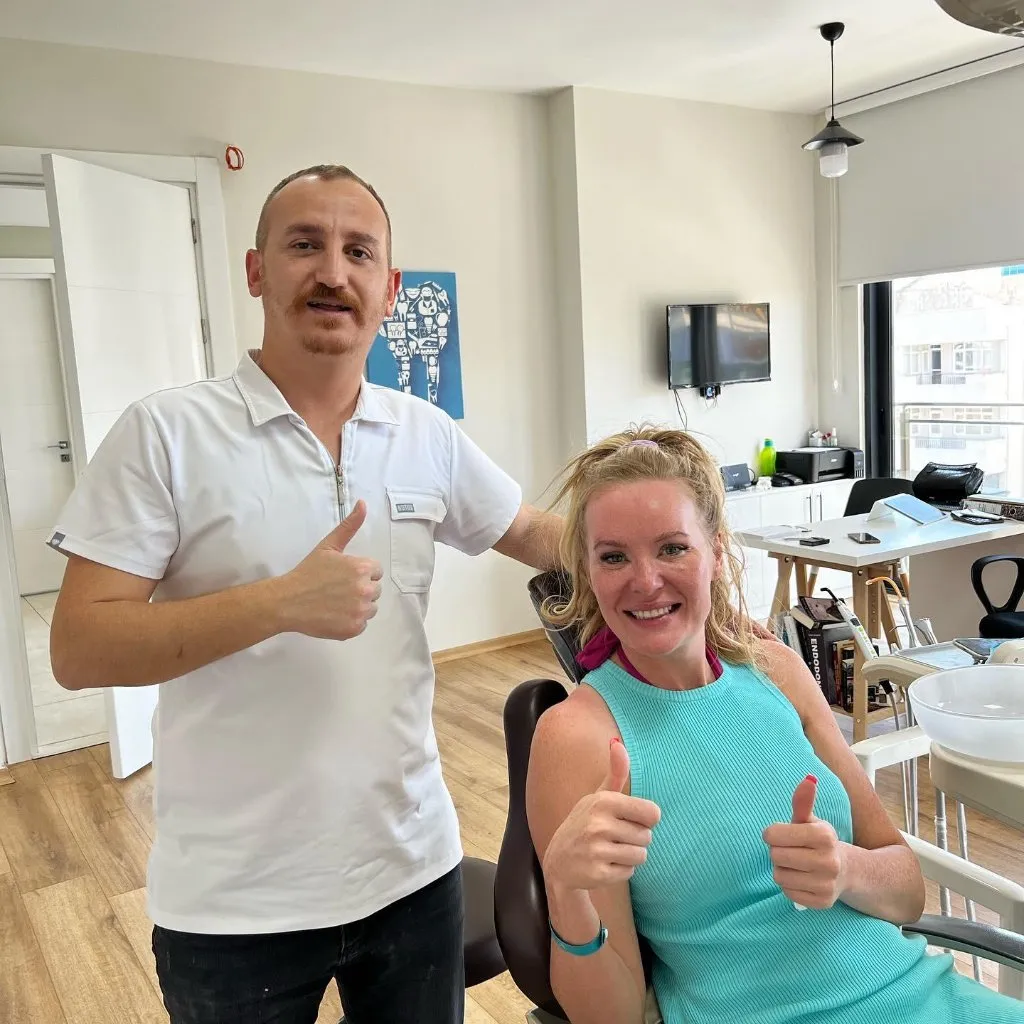 Dr. Mustafa Yunusoğlu with a patient in the treatment room of the clinic in Side