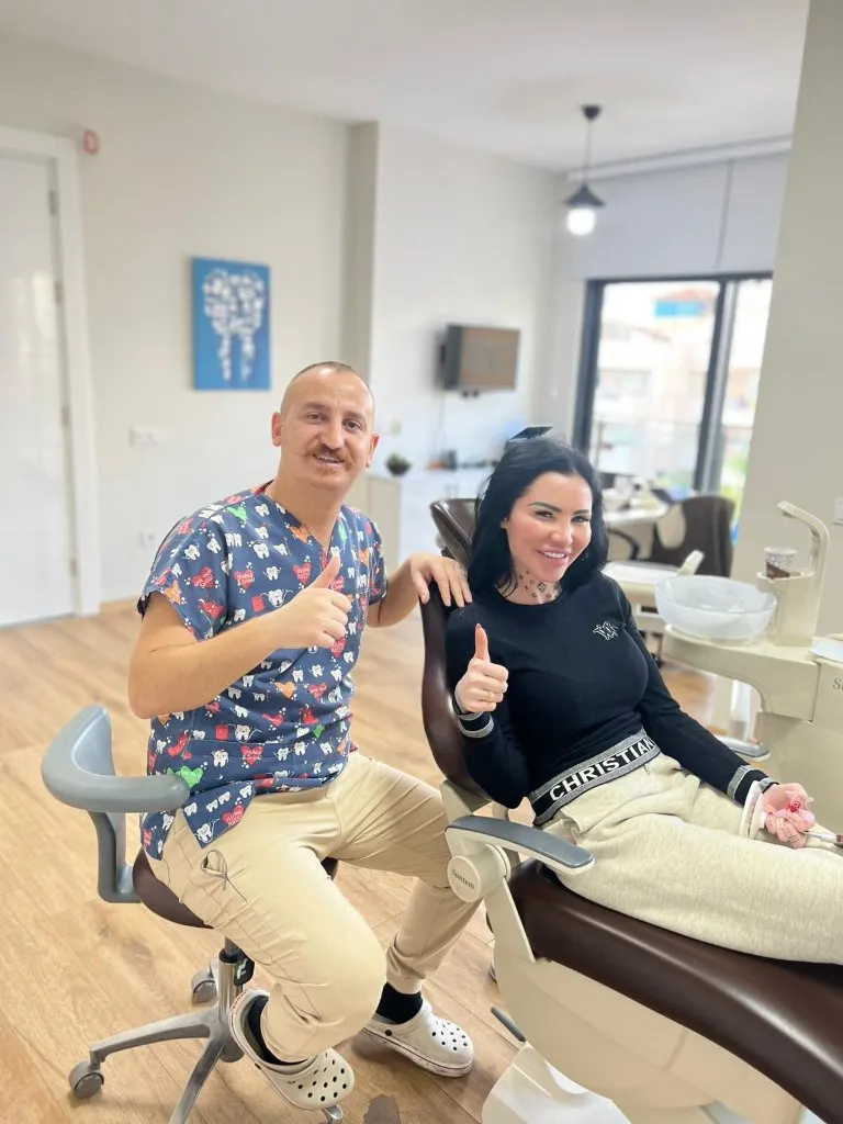 Happy patient with Dr. Yunusoğlu